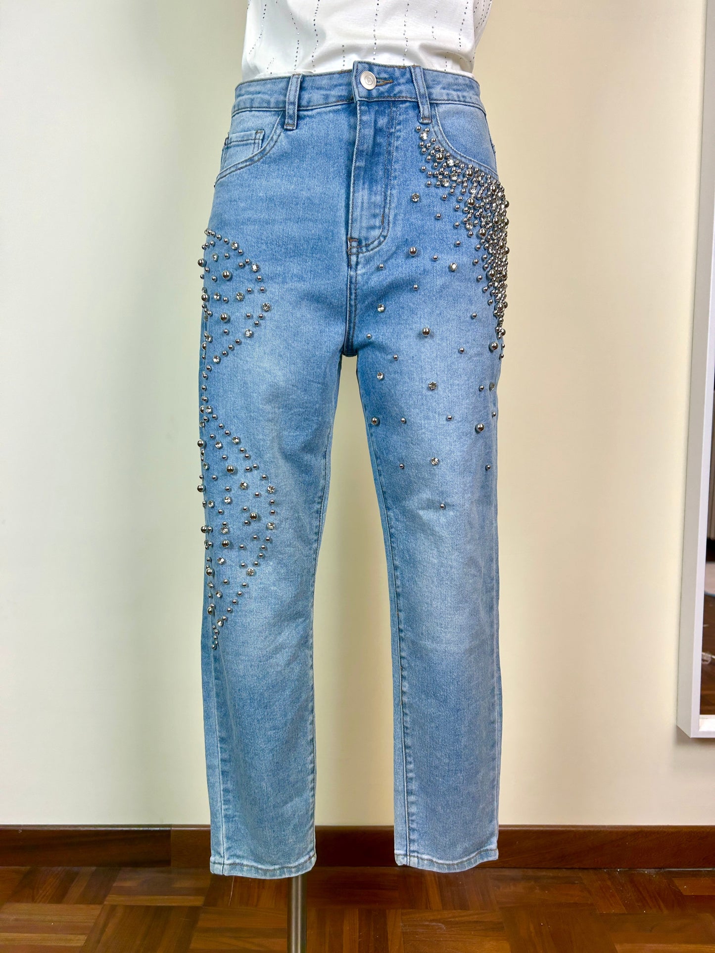 Jeans Silvia con borchie