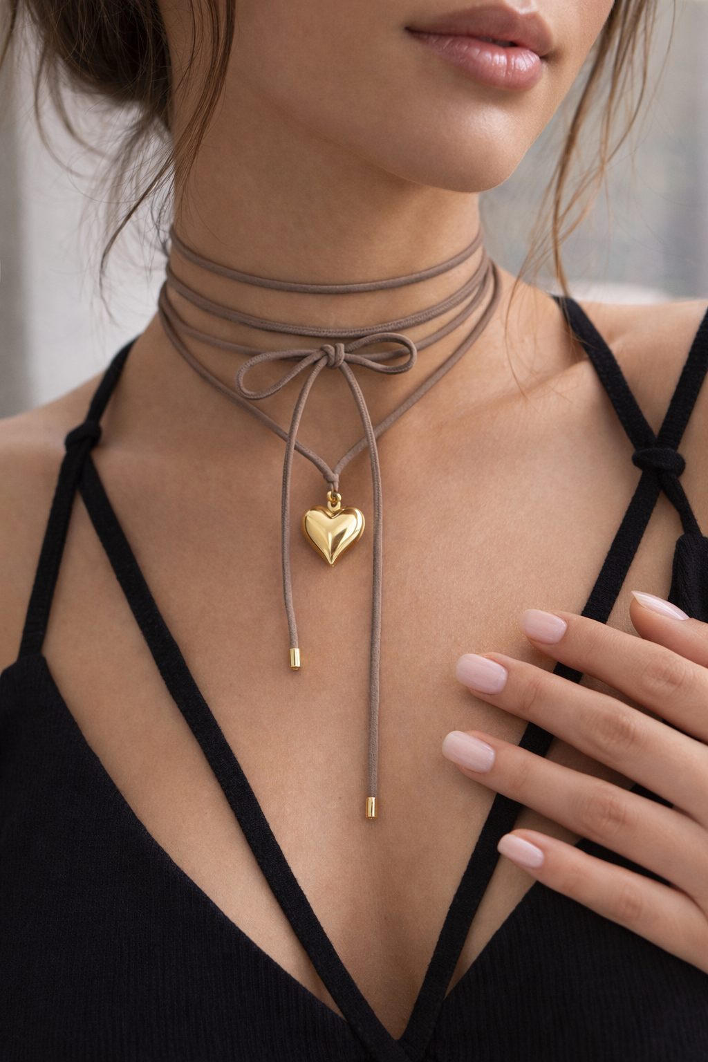 Collana in caucciù con ciondolo