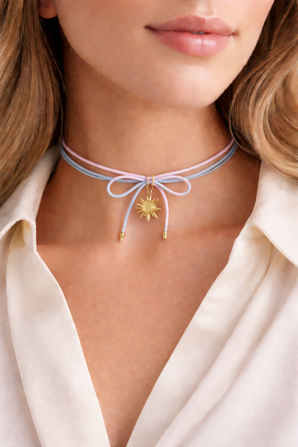 Collana in caucciù con ciondolo