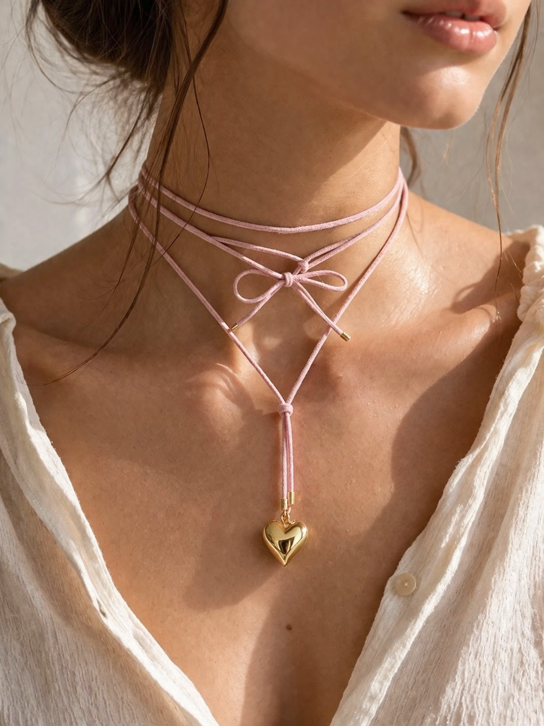 Collana in caucciù con ciondolo